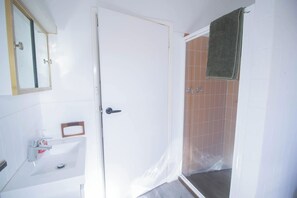 Bathroom - Buninyong Golfside Getaway (Buninyong)