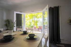 Dining - Buninyong Golfside Getaway (Buninyong)