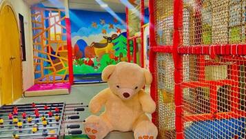 Apartment, 1 Bedroom | Children's area