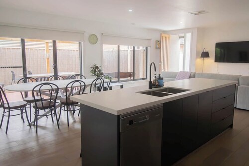 The Modern on Longley - 4 Bedroom Townhouse