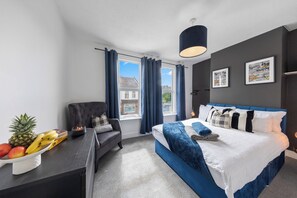 3 bedrooms, iron/ironing board, bed sheets - Stylish and Cosy 3Bd- WiFi- Long Stay Ready (Gillingham)