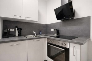 Refrigerador, horno, parrilla de estufa y lavavajillas 
