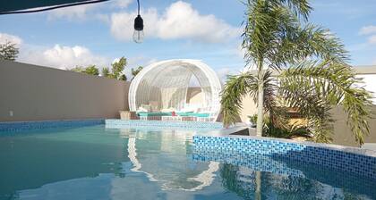 Peaceful king bed guestroom with AC close to Curacao International Airport