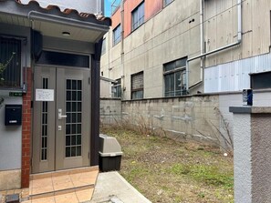 Exterior detail - 中川・一棟貸切和風一戸建・無料駐車・連泊割引 (Ikuno Ward, Osaka)