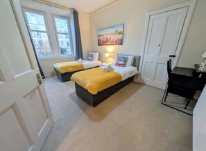 Apartment - 2-bed Apartment in Morningside - by Holiday Homes (Edinburgh)