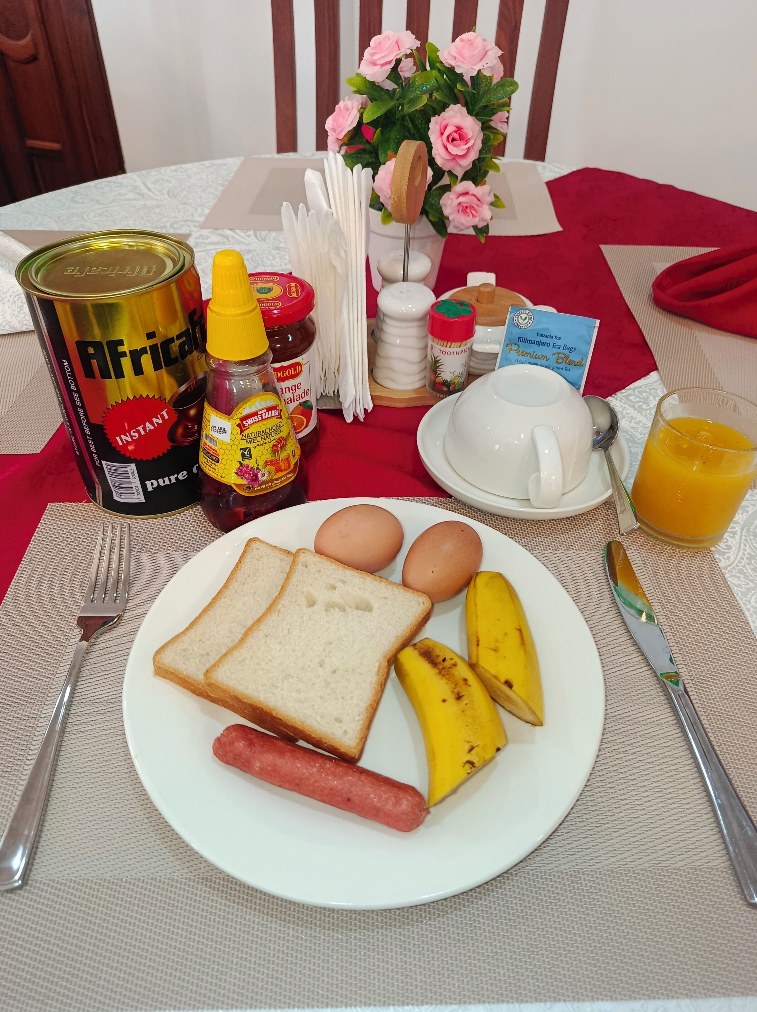 Free daily buffet breakfast