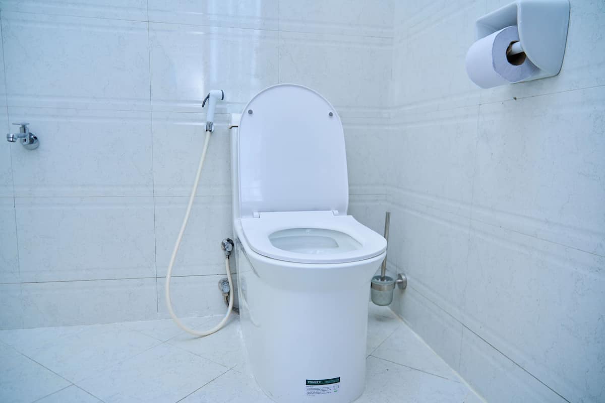 Bathtub, free toiletries, hair dryer, slippers