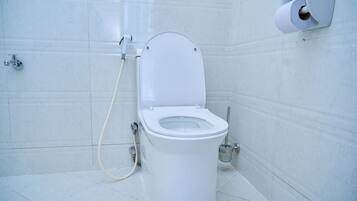 Dobbelt- eller tomannsrom – deluxe, utsikt mot høyde | Bad