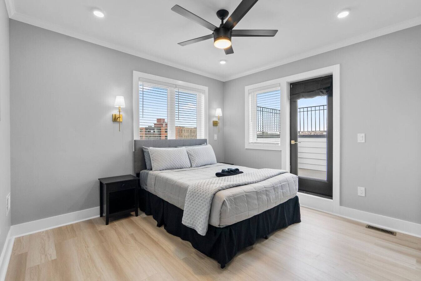 4 bedrooms, desk, iron/ironing board, WiFi