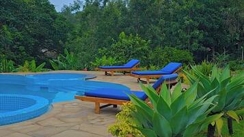 Luxury Apartment, Balcony, Mountain View | Pool
