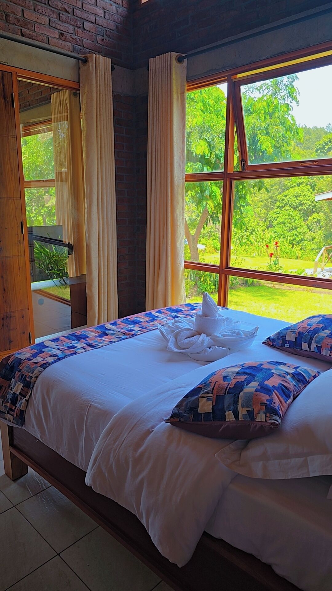 Luxury Apartment, Balcony, Mountain View