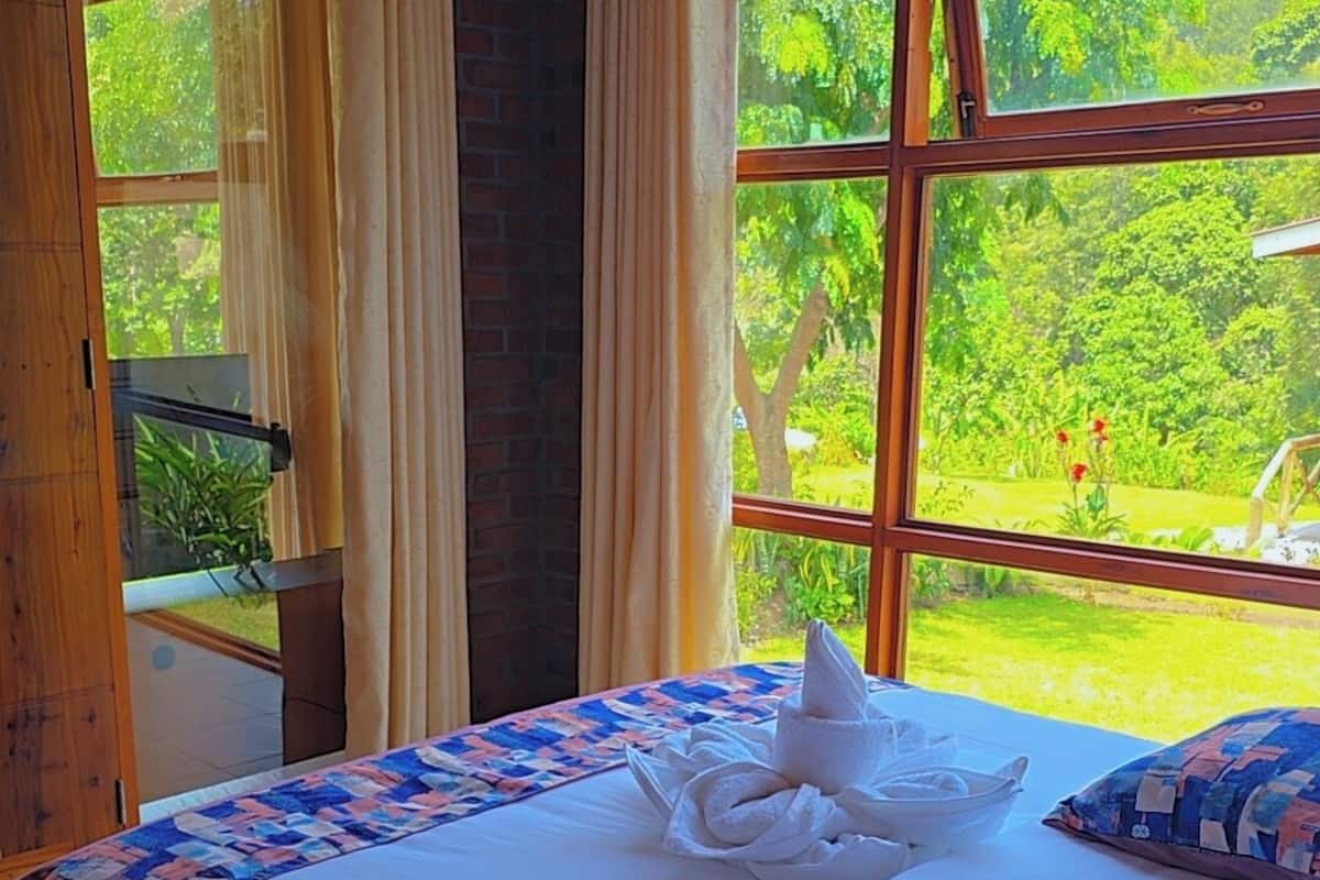 Luxury Apartment, Balcony, Mountain View