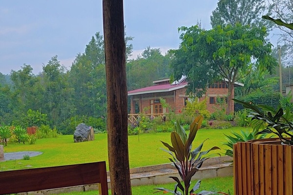 Luxury Apartment, 2 Bedrooms, Balcony, Mountain View | Outdoor dining