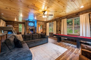 Living area - Hot Tub, Fire Pit, Arcade Games, Mountain Views, Sleeps 6 (Sevierville)