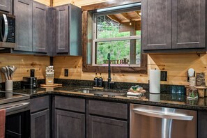 Fridge, microwave, oven, stovetop - Hot Tub, Fire Pit, Arcade Games, Mountain Views, Sleeps 6 (Sevierville)