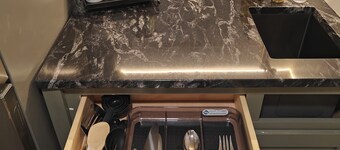 New modern 1-bedroom lower unit in Saint Paul home. Private, WiFi, coffee!