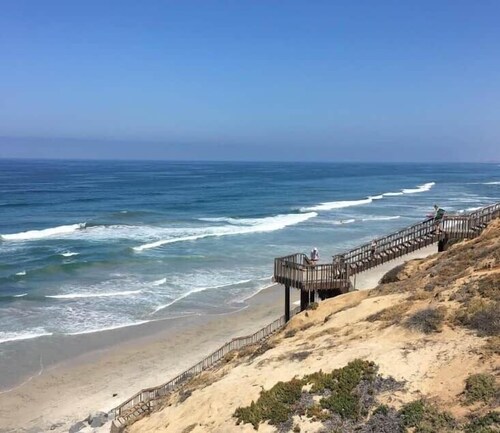 Carlsbad Coastal Escape Walk To Beach• Legoland