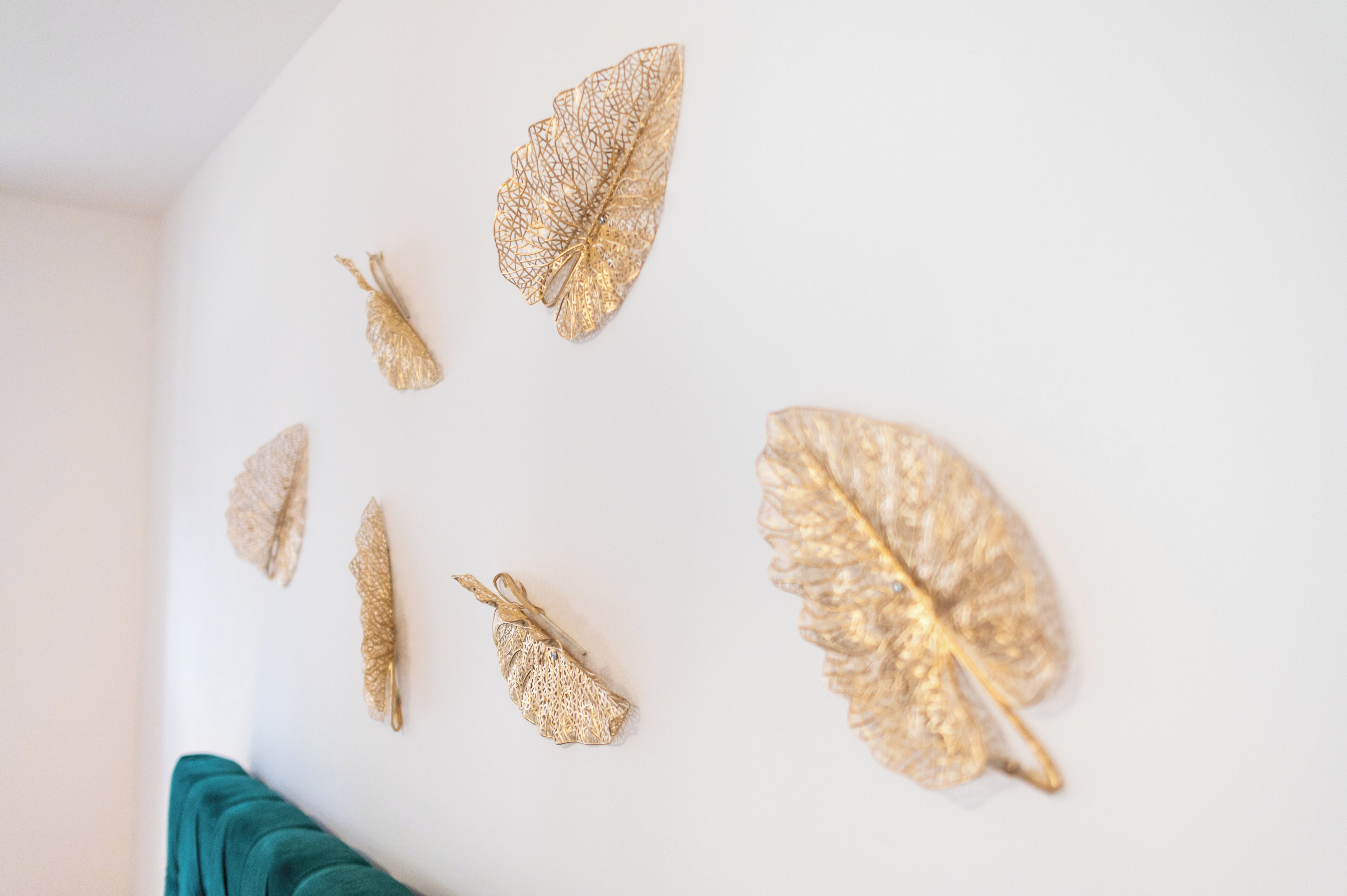 Una pared decorada con pan de oro.