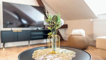Condo conforto, 2 quartos | Área de estar