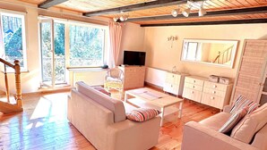 House | Living room - Large Holiday Home With Private Garden (Choczewo)