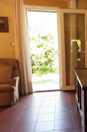 Interior - Holiday Home 'L'olettese' with Mountain View, Wi-Fi and Air Conditioning (Oletta)