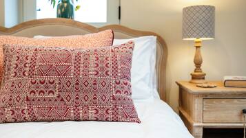 Individually furnished, iron/ironing board, free WiFi, bed sheets