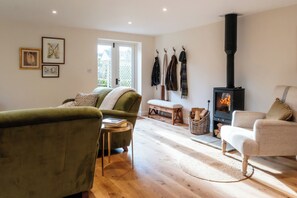 40-inch flat-screen TV with satellite channels, fireplace - The Stables Banham Cottages (Bourton-on-the-Water)