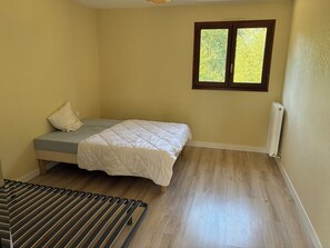 10 bedrooms, travel crib, WiFi (free), bed sheets - Private estate for 35 people • Lake Rillé (37) • Nature, Space, Sharing (Rillé)