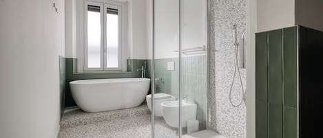 Appartement familial, 2 chambres | Salle de bain | Articles de toilette (gratuits), séchoir à cheveux, bidet