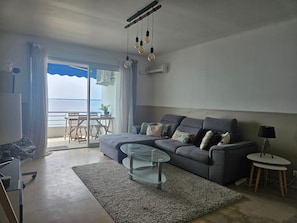 TV - Central Juan-les-Pins Colombier 1-Bed Sea View, Parking (Antibes)