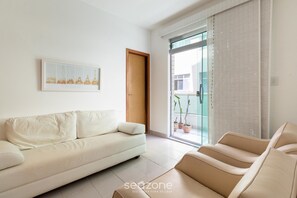 เบสิกอพาร์ทเมนท์ | บริเวณนั่งเล่น