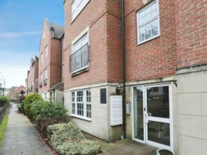 Exterior - Modern Cosy York City Apartment with Free Parking (York)