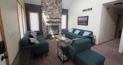 3 BR + Loft in Silver Lake ~ Sleeps 13 ~ AC ~ WIFI ~ Firepit ~ Beds on 3 Levels