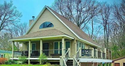 3 BR + Loft in Silver Lake ~ Sleeps 13 ~ AC ~ WIFI ~ Firepit ~ Beds on 3 Levels