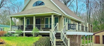 3 BR + Loft in Silver Lake ~ Sleeps 13 ~ AC ~ WIFI ~ Firepit ~ Beds on 3 Levels