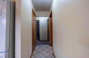 Interior - 3 BR + Loft in Silver Lake ~ Sleeps 13 ~ AC ~ WIFI ~ Firepit ~ Beds on 3 Levels (Mears)