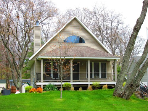 3 BR + Loft in Silver Lake ~ Sleeps 13 ~ AC ~ WIFI ~ Firepit ~ Beds on 3 Levels
