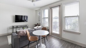 Living area - Landing Apartments near Dallas Medical District (Dallas)