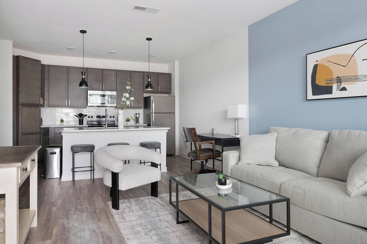 Leilighet (1 Bedroom) | Oppholdsområde | En 50-tommers smart-TV med digitale kanaler