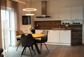 Deluxe Apartment | Private kitchen | High chair - Apartment-Fürstenau (Fürstenau)