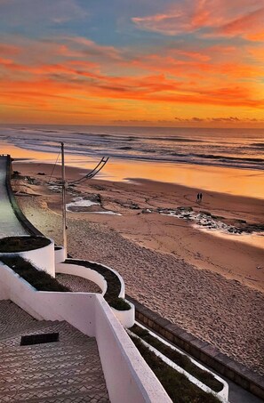 Beach - Silver Coast Retreat - Luxury apartment on the Beach in Praia da Areia Branca PT (Lourinhã)