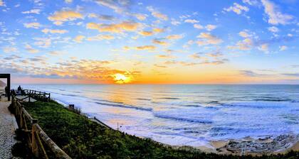 Silver Coast Retreat - Luxury apartment on the Beach in Praia da Areia Branca PT
