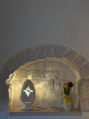 Double Room, Garden View | Interior detail - Trulli Pastore (Alberobello)