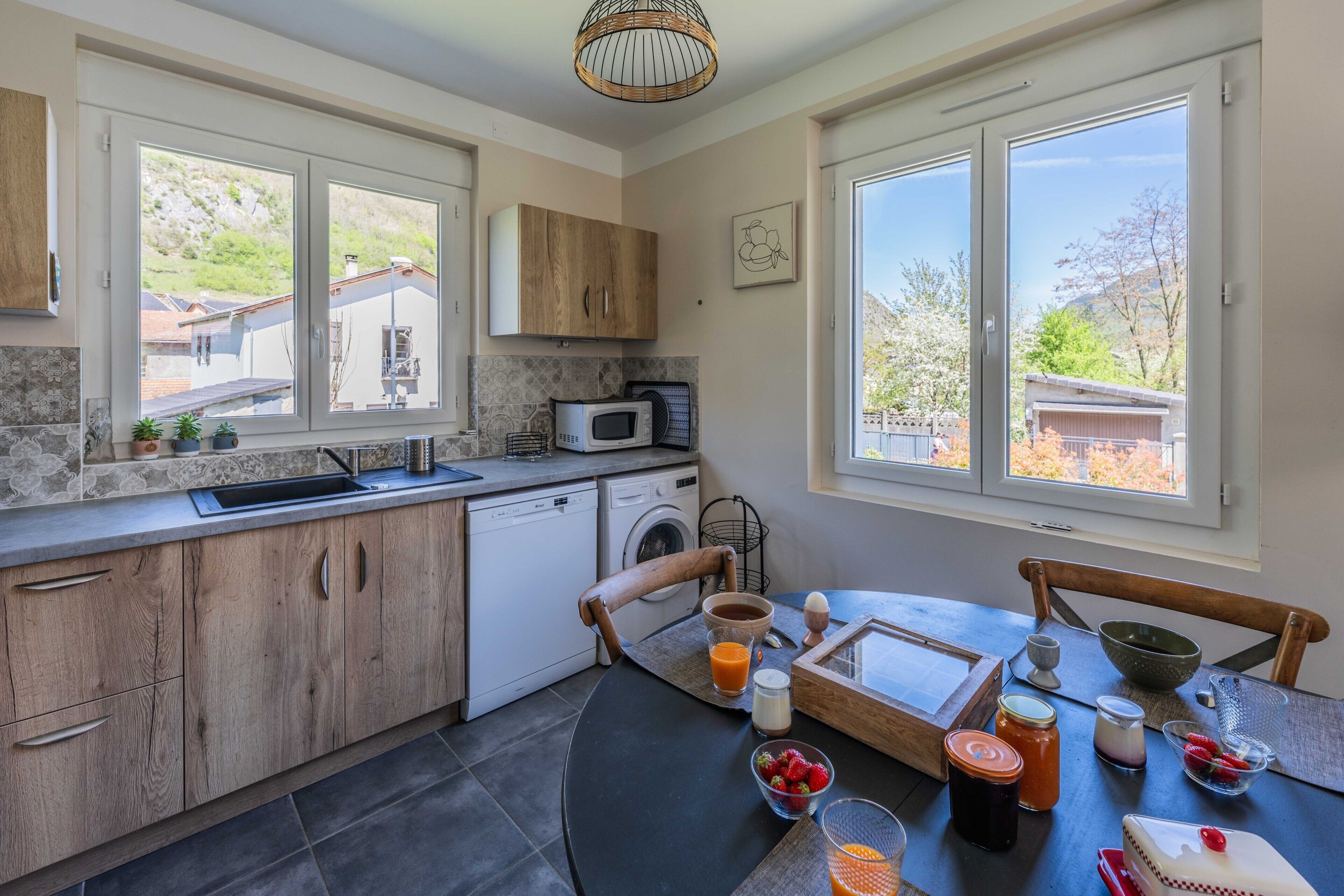 Fridge, microwave, dishwasher, coffee/tea maker