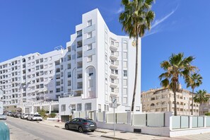 Exterior - Beachfront Apartment with Pool, High-Speed Wi-Fi, and Air Conditioning (Almuñécar)