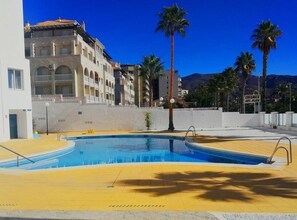 Pool - Beachfront Apartment with Pool, High-Speed Wi-Fi, and Air Conditioning (Almuñécar)