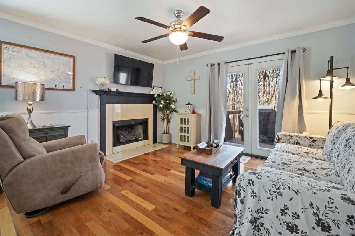 Newly Renovated Cozy 2br 1ba Cottage -New Hot Tub - Cleveland, GA