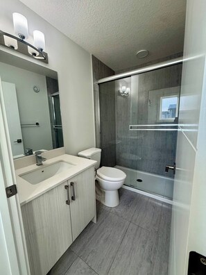 House, 3 Bedrooms, Balcony, Mountain View | Bathroom - Modern Living - Corner Unit Townhome 3 Bedrooms (Calgary)
