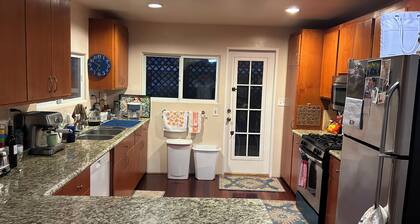 Adorable 2-bedroom cottage in Casitas Springs