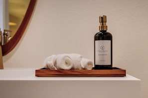 King Room- Spa & Sauna Access | Bathroom